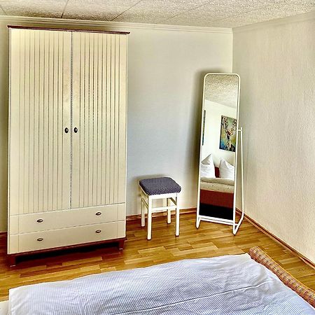 Gemuetliche Ferienwohnung Sagard Esterno foto