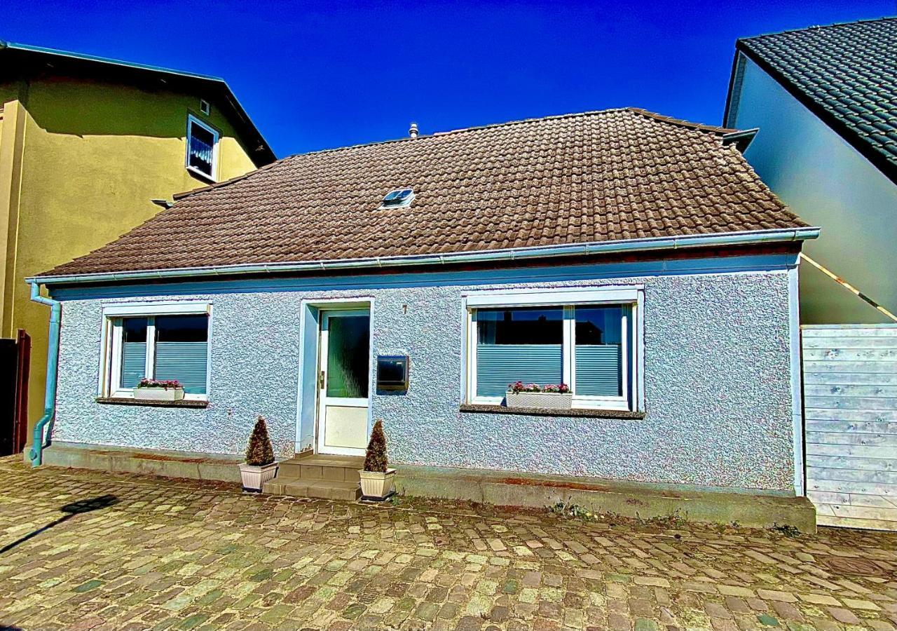 Gemuetliche Ferienwohnung Sagard Esterno foto