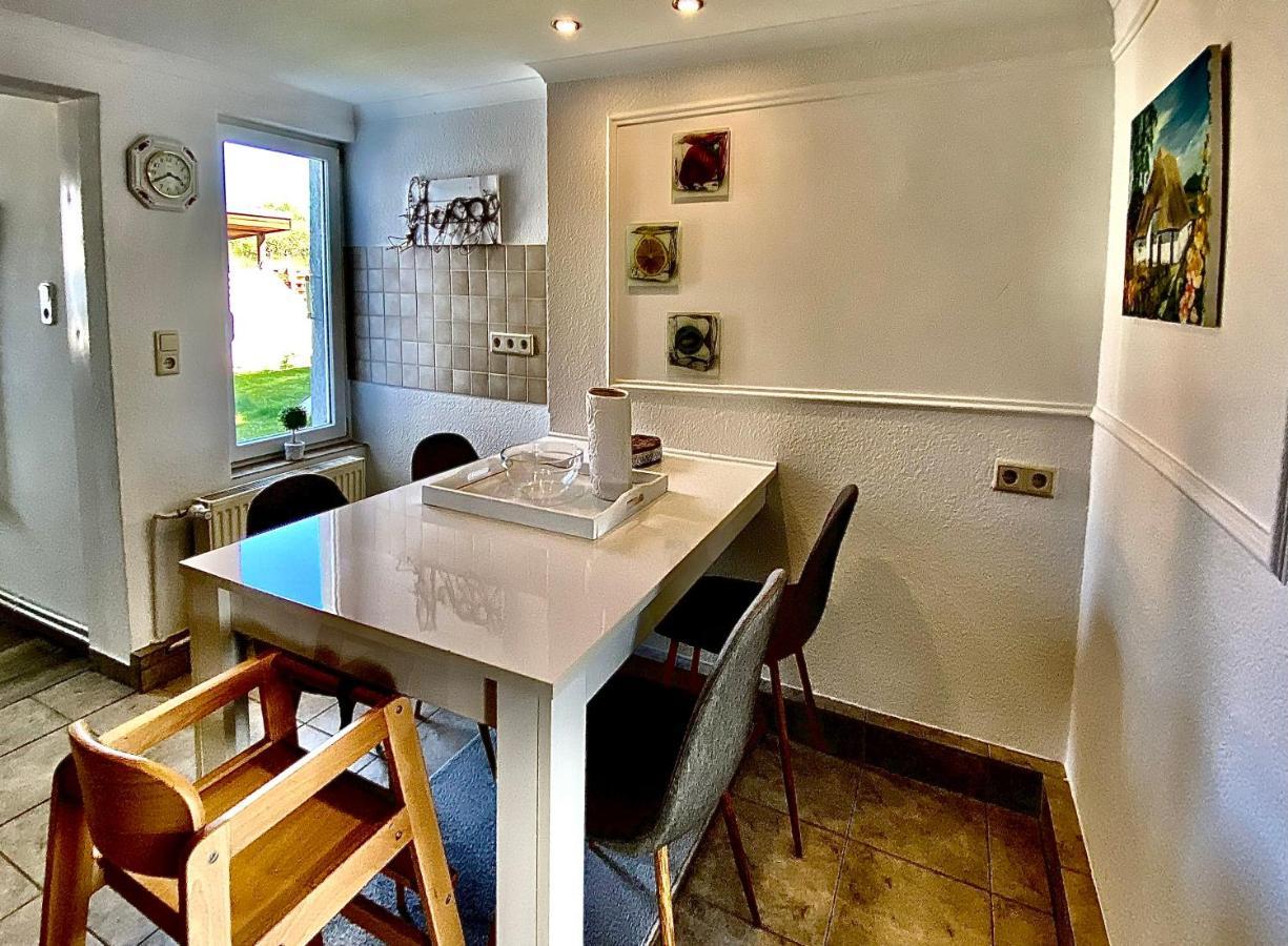Gemuetliche Ferienwohnung Sagard Esterno foto