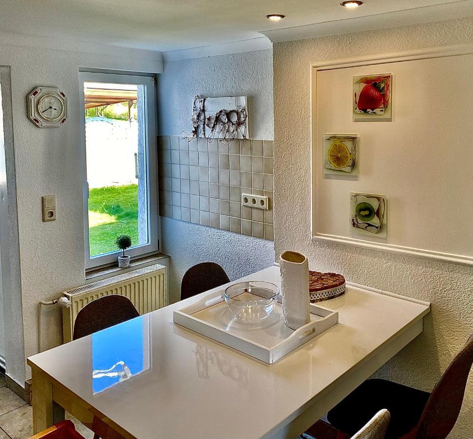Gemuetliche Ferienwohnung Sagard Esterno foto