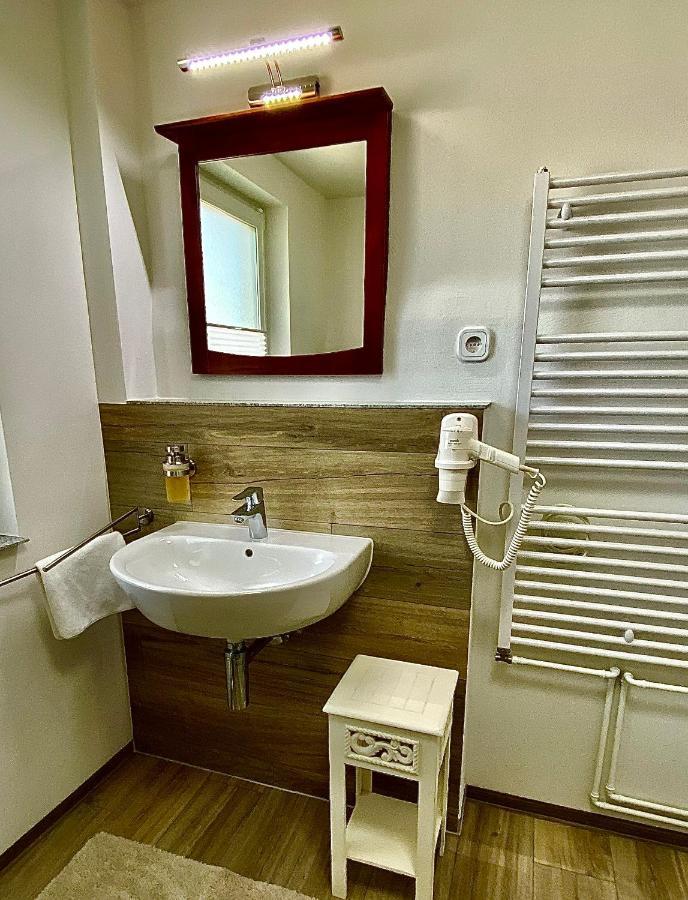 Gemuetliche Ferienwohnung Sagard Esterno foto