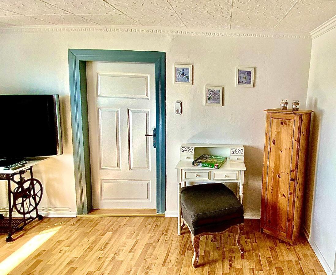 Gemuetliche Ferienwohnung Sagard Esterno foto