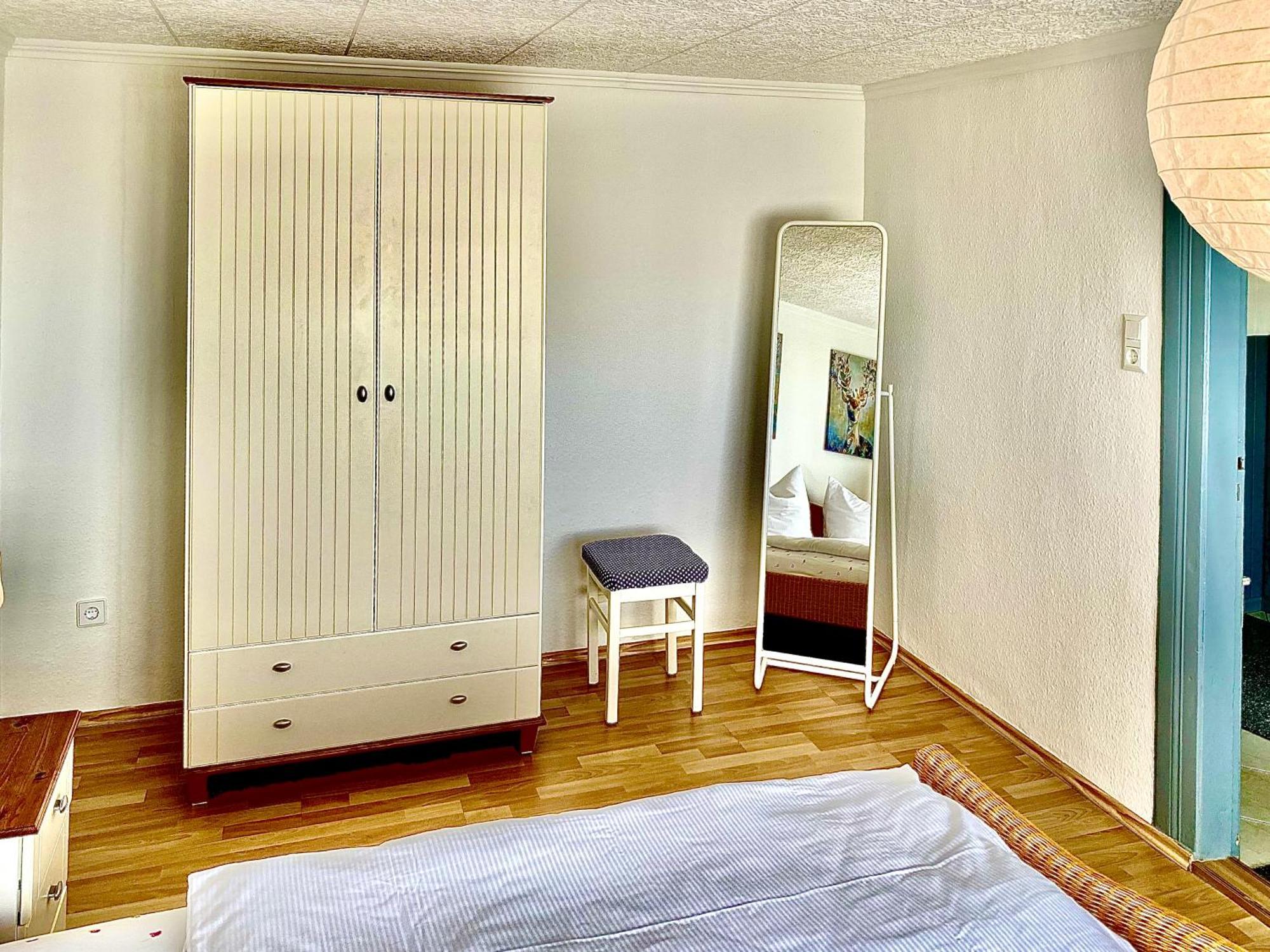 Gemuetliche Ferienwohnung Sagard Esterno foto