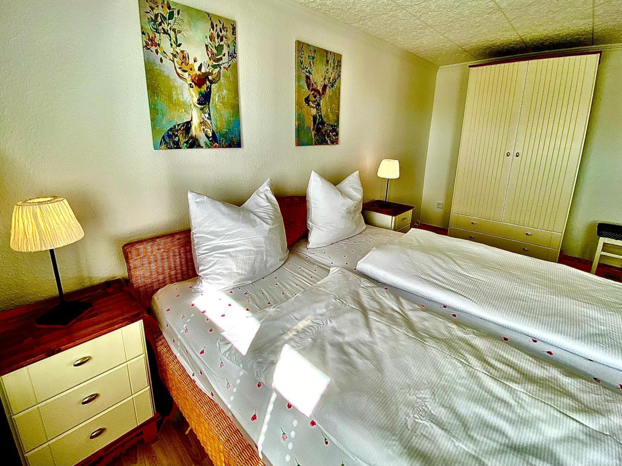 Gemuetliche Ferienwohnung Sagard Esterno foto